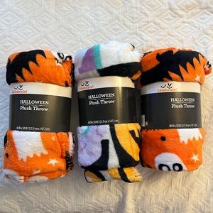 Halloween Plush Throw by Wat to Celebrate